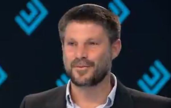 צפו: בצלאל סמוטריץ' נשנק מבכי באמצע ראיון