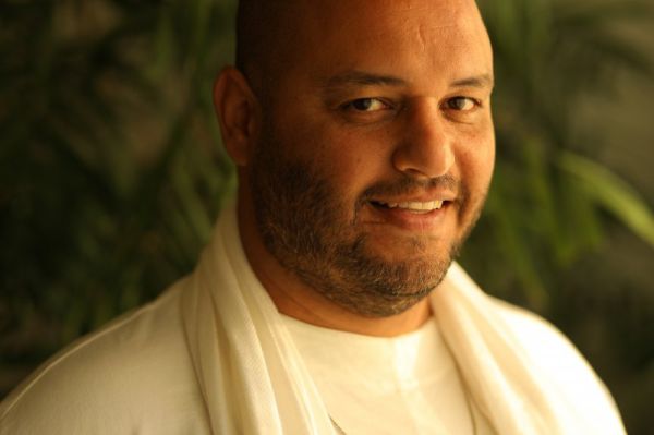 מפתיע: שי צברי בשיר חדש בהשראת ספר הזוהר. צפו