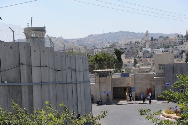 פסק: בקבר רחל יש לנהוג פורים כמו בירושלים