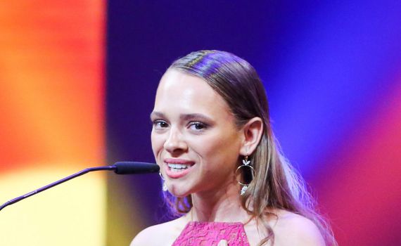 לא עוצרת: שירה האס קוטפת הישג בינלאומי נוסף