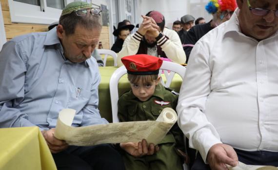 בהתאם למגבלות הקורונה: קריאות מגילה ברחבי הארץ