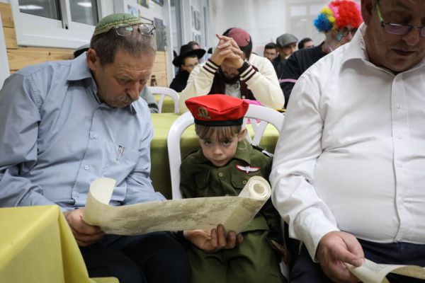 בהתאם למגבלות הקורונה: קריאות מגילה ברחבי הארץ