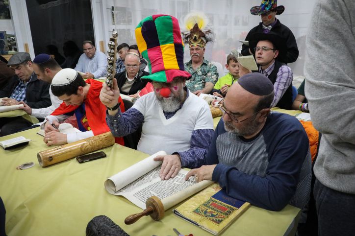 גם השנה: מעל 400 מוקדי קריאת מגילה חגיגית