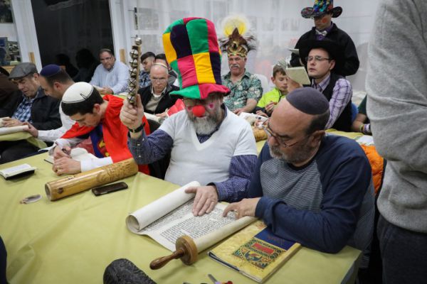 גם השנה: מעל 400 מוקדי קריאת מגילה חגיגית