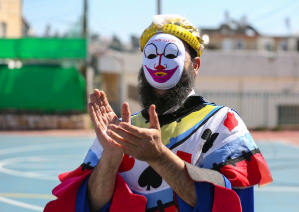 פורים בצל הקורונה: אלו המגבלות הצפויות לחג