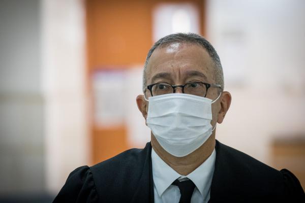 בן צור למנדלבליט:לא מקבל ממך הערות במשפט נתניהו