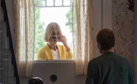 אכפת לי: כשנטפליקס הפכה ניצול קשישים לסאטירה