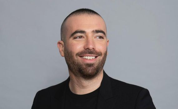 פסקול חייו: עומר אדם בהפתעה יוצאת דופן. צפו