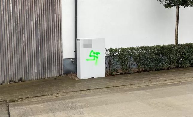  בלגיה: צלבי קרס רוססו על קירות בית ראש הממשלה