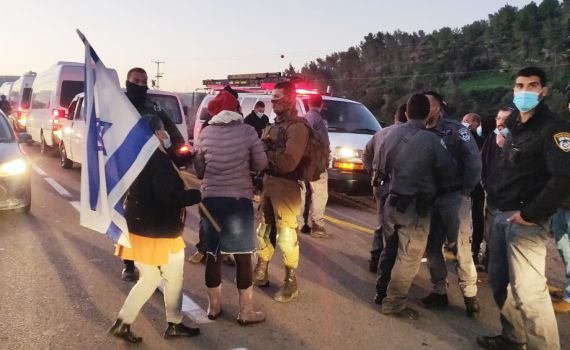 התושבים הגיעו לבלום את הפרצה בגדר ההפרדה