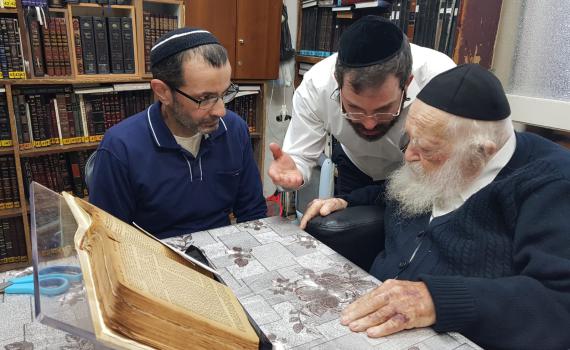 אביה של הנרצחת מבנימין התברך אצל הרב קנייבסקי