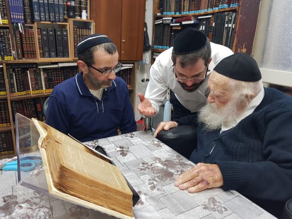 אביה של הנרצחת מבנימין התברך אצל הרב קנייבסקי