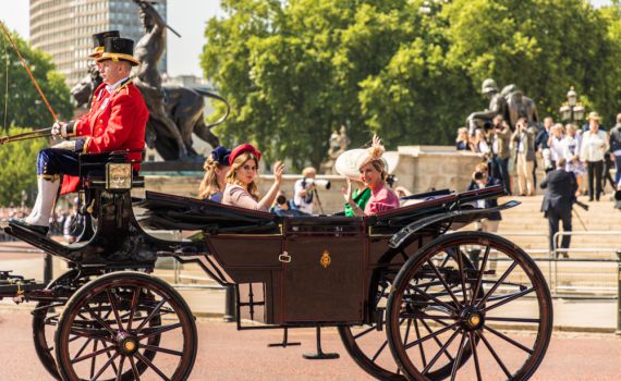 הנסיכה יוג'יני בניגוד לקייט מידלטון לא מנסה להסתיר את בטן ההריון