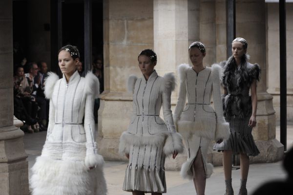 חדש: פריטי יד שניה של מותג על באישור המעצב