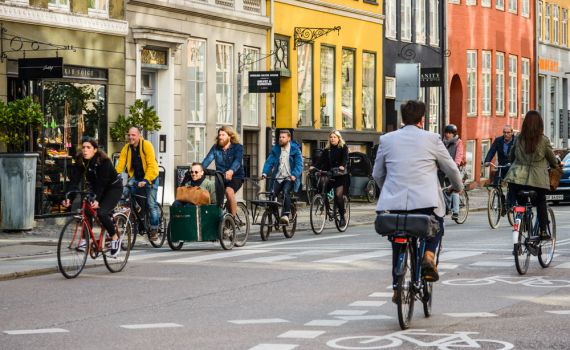 שבוע האופנה בקופנהגן מציג אופנה משמיכות פוך