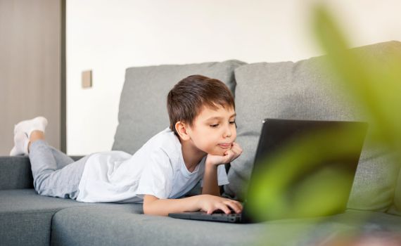 שעות בזום ובמחשב? כך תגנו על הילדים ברשת