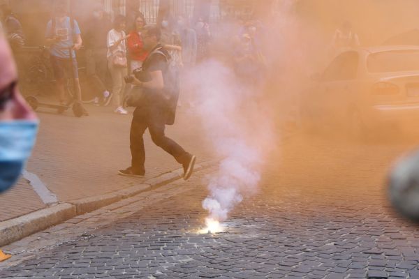 פשע שנאה: מתנחל יידה רימוני הלם על פלסטינים