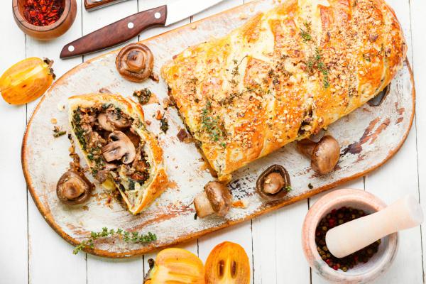 סורגים שבת: מתכון קל ומהיר לרול בשר ופטריות