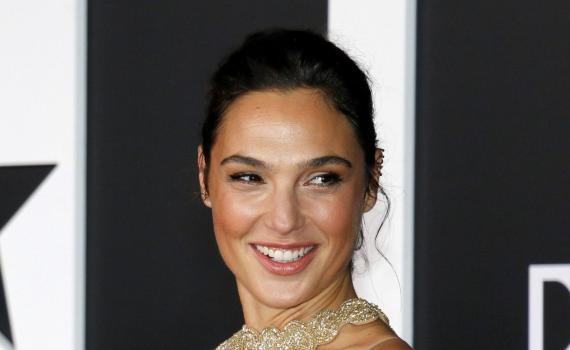 לא רק שירה האס: גל גדות תככב בטקס גלובוס הזהב