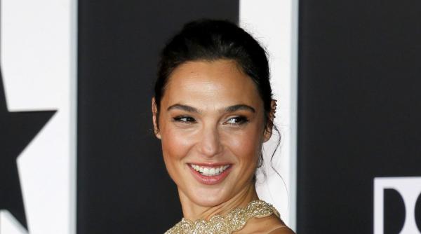 לא רק שירה האס: גל גדות תככב בטקס גלובוס הזהב