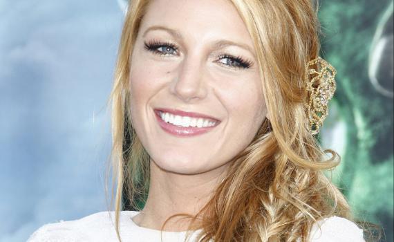 מה לכוכבת 'גוסיפ גירל' בלייק לייבלי ולטקס הגראמי