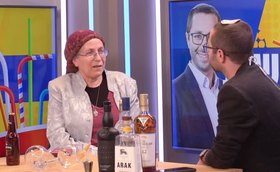 "המעבר מהשמאל לימין היה לי יותר קשה מללבוש צנוע"