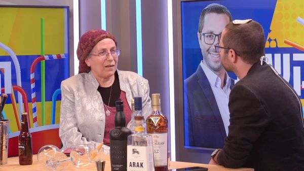 "המעבר מהשמאל לימין היה לי יותר קשה מללבוש צנוע"