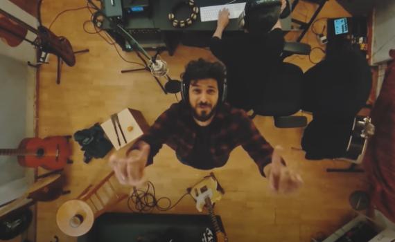 "עם אחד": אביב אלוש בשיר חדש שנולד בקורונה. צפו