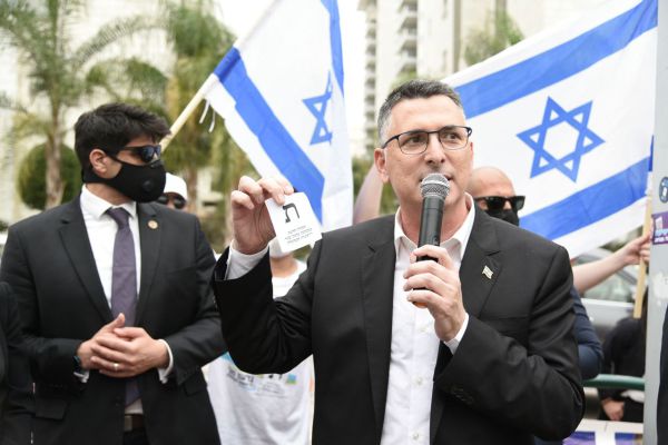 סער: "אני קורא לנתניהו: זוז הצידה, שחרר את ישראל"