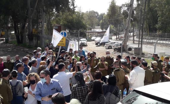 בשירה וריקודים: מתגייסים לגולני עם סיום מסכת. צפו