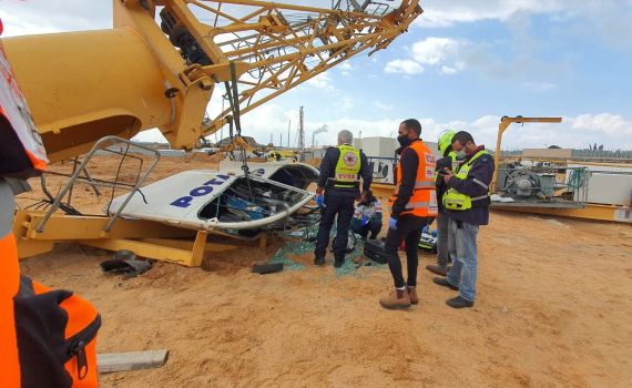 מנוף קרס באתר בנייה באור עקיבא: בן 40 נהרג במקום