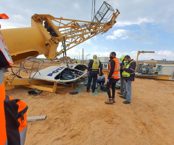 מנוף קרס באתר בנייה באור עקיבא: בן 40 נהרג במקום