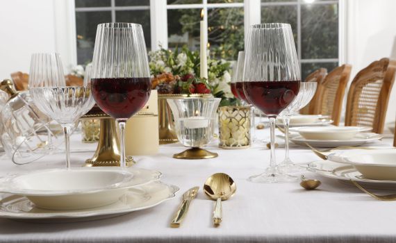 לקראת חג הפסח: המשביר עושים סדר בשולחן