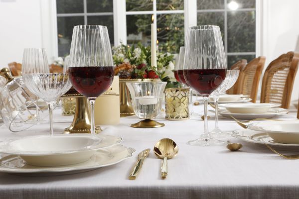 לקראת חג הפסח: המשביר עושים סדר בשולחן