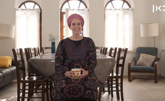 צפו: האמא הסרוגה שגרה ברובע המוסלמי