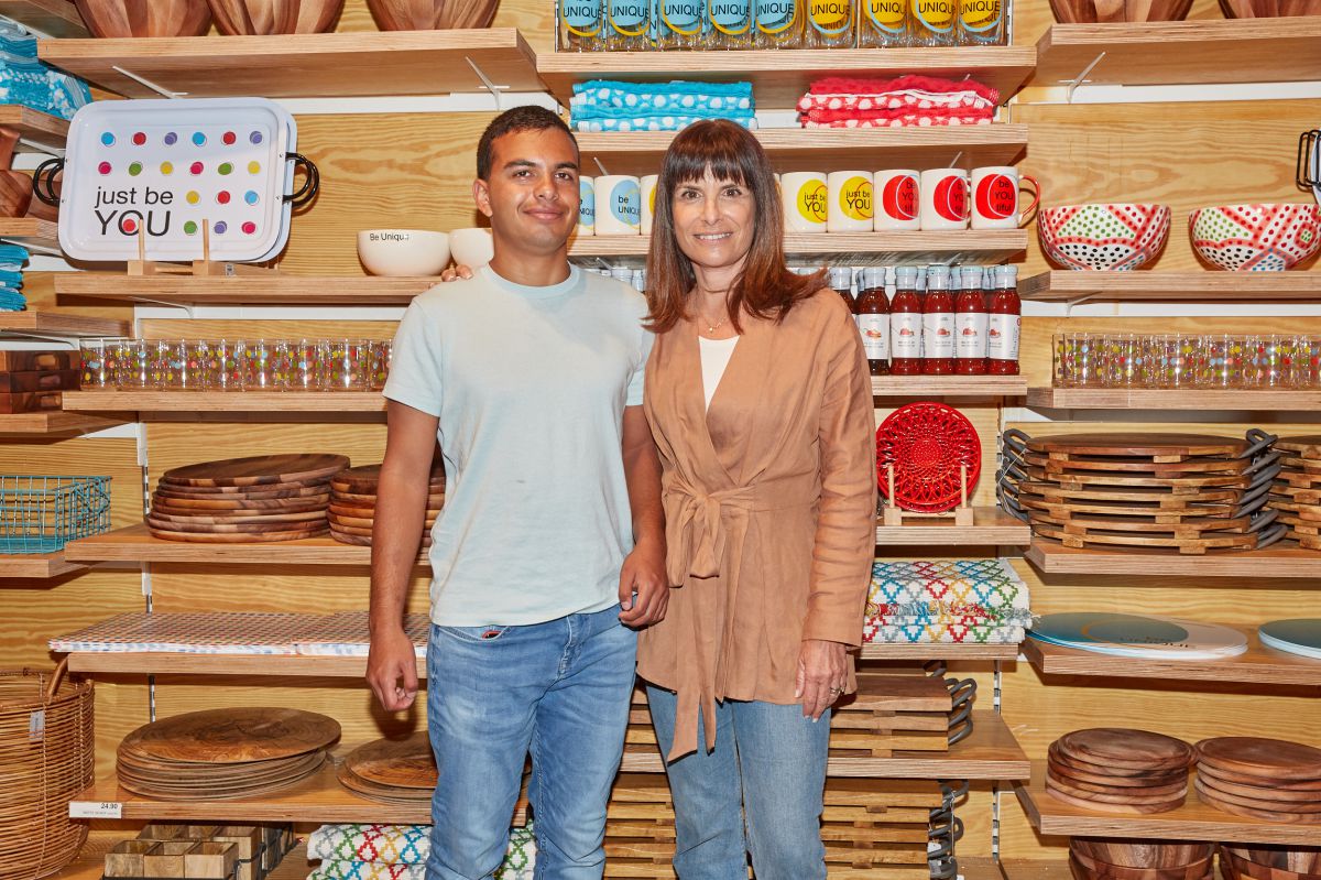 כלים נאים: אמן על הרצף האוטיסטי משיק קולקציה