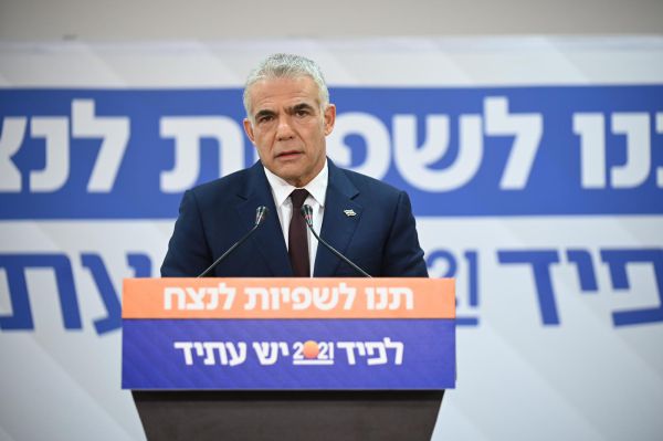 לא מחכה לריבלין: לפיד מתחיל סבב פגישות