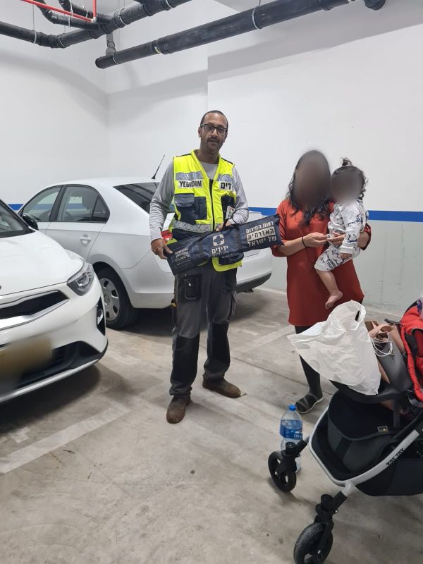 ראש העין: פעוט בן שנתיים ננעל ברכב וחולץ בשלום