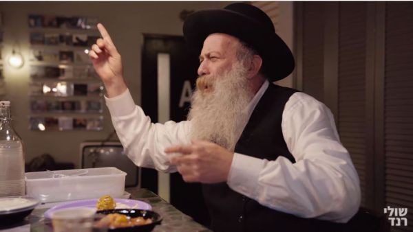 צפו: שולי רנד מחדש את הלהיט של שלום חנוך