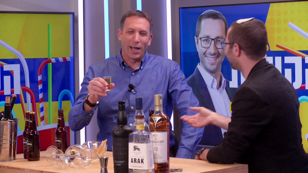 "כל פעם שאתה אומר נפתלי בנט או טייס קרב קח צ'ייסר"