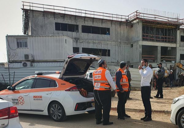 גבר נמצא ללא רוח חיים באתר בניה בשדרות