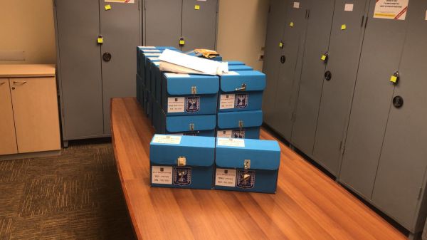 לפני ההצבעה בישראל: הקלפיות מחו"ל הגיעו לארץ