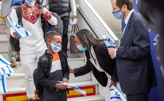 אחרי הסערה: הבוקר נחתו 300 עולים נוספים מאתיופיה