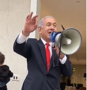 בדרך לקלפי: כולם מנסים להנדס לכם את התודעה