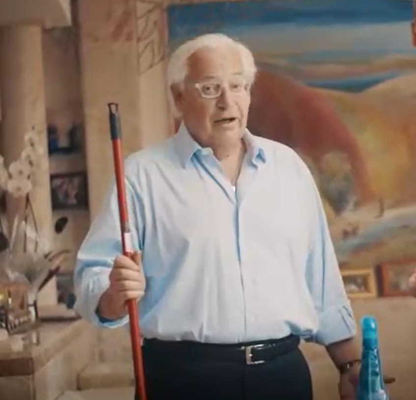 צפו: השגריר לשעבר פרידמן הסתבך עם ניקיונות לפסח