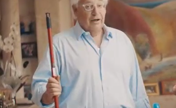 צפו: השגריר לשעבר פרידמן הסתבך עם ניקיונות לפסח