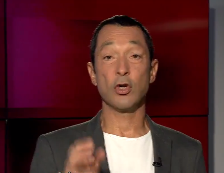 צפו: למה מראיינים צריכים אוזנייה?