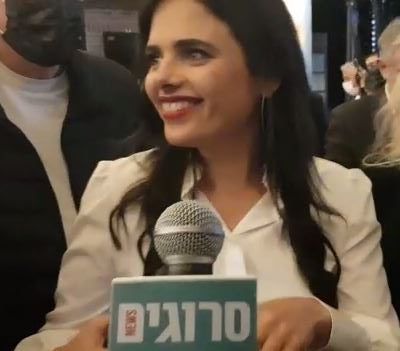 צפו: איילת שקד מתקבלת במטה ימינה