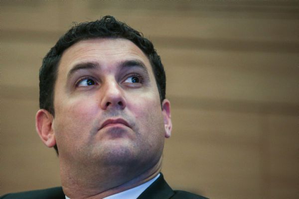 סבב המינויים: גנץ עצר את המשאל הטלפוני