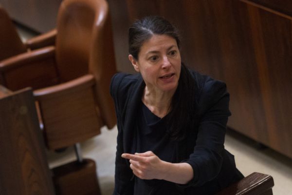 מרב מיכאלי למראיין: "אתה חי בסרט". האזינו